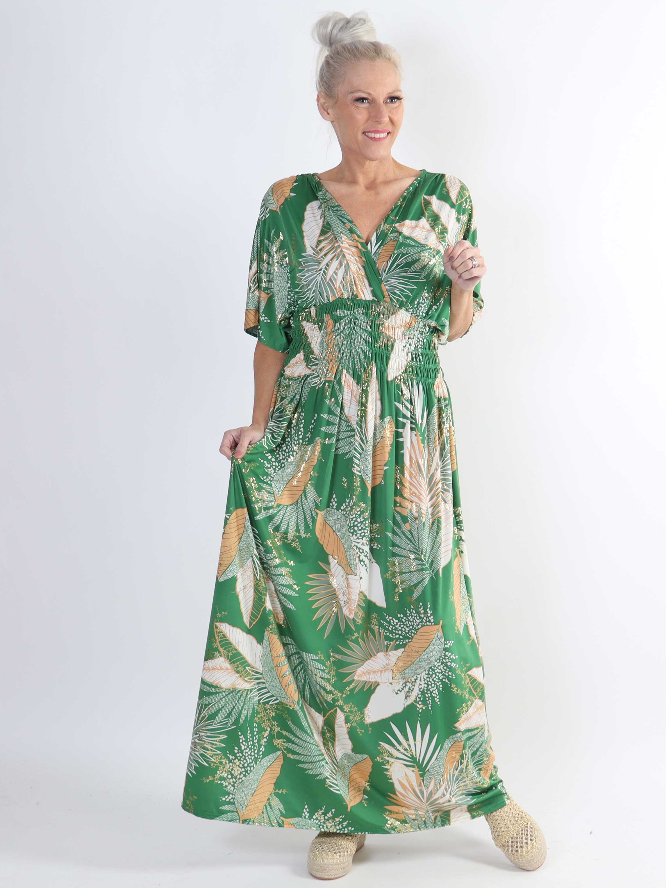 Pams Leafy - Lång stretchig plus size-klänning i skrynkelfritt tyg